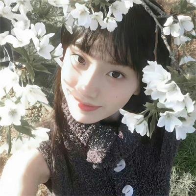 在角落，主教身边